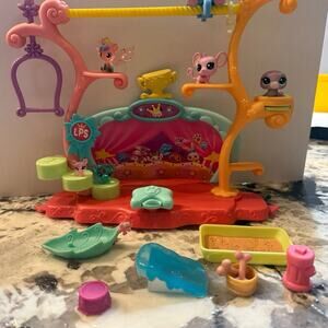 Littlest pet shop Tricks and Talent Gen 1 & 13 accessories shown